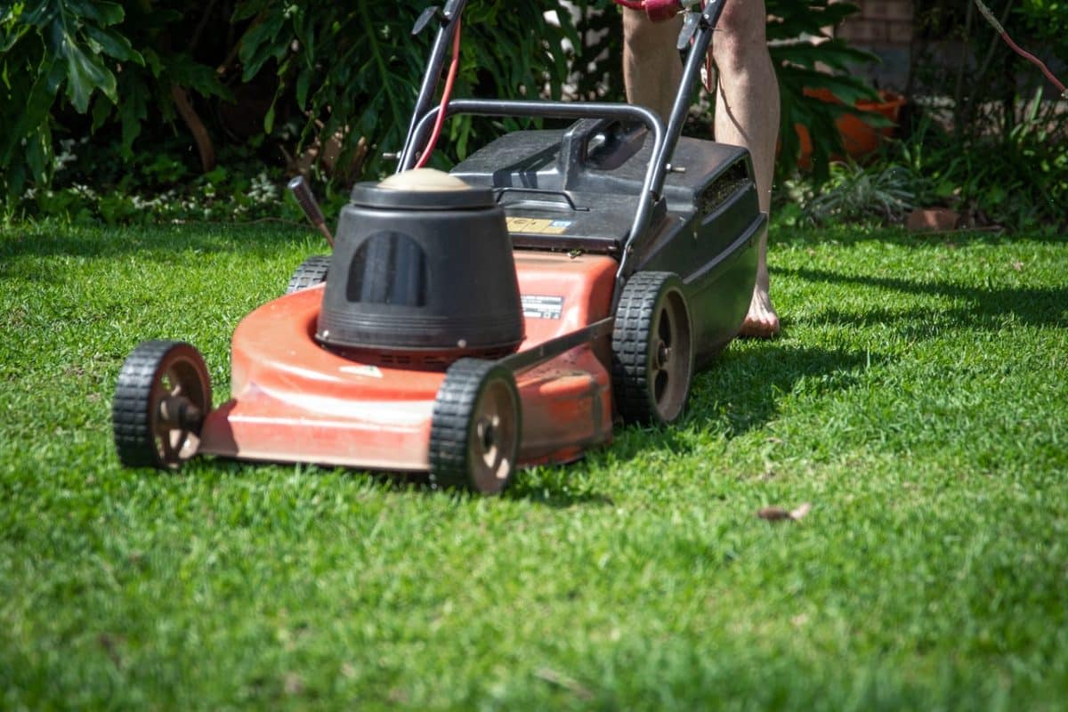 Réparer un tracteur tondeuse avec une batterie neuve